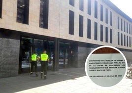Dos guardias civiles entran este martes en la sede de Angustias. En el círculo, cartel anunciador de la suspensión de los juicios.
