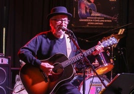 Pancho Varona, durante un concierto.