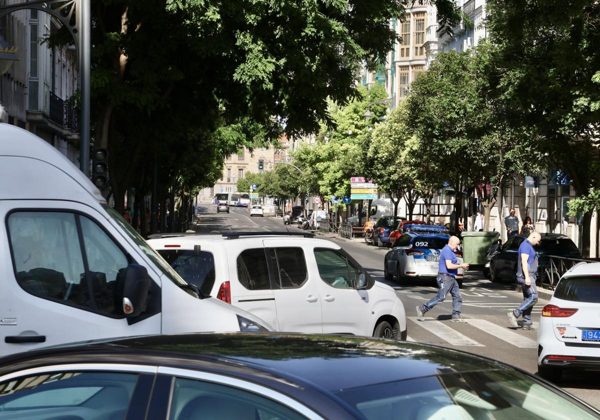Tráfico por la zona de la plaza de España y Miguel Íscar.