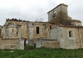 Imagen del estado en ruinas de la iglesia de San Juan Evangelista, en Villalval, pedanía de Cardeñuela (Burgos).