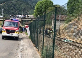 Bomberos, Policía Nacional y autoridad judicial acudieron al lugar, donde se certificó el fallecimiento del hombre.
