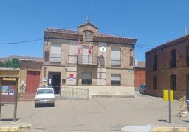 Fachada del Ayuntamiento de Villacarralón.