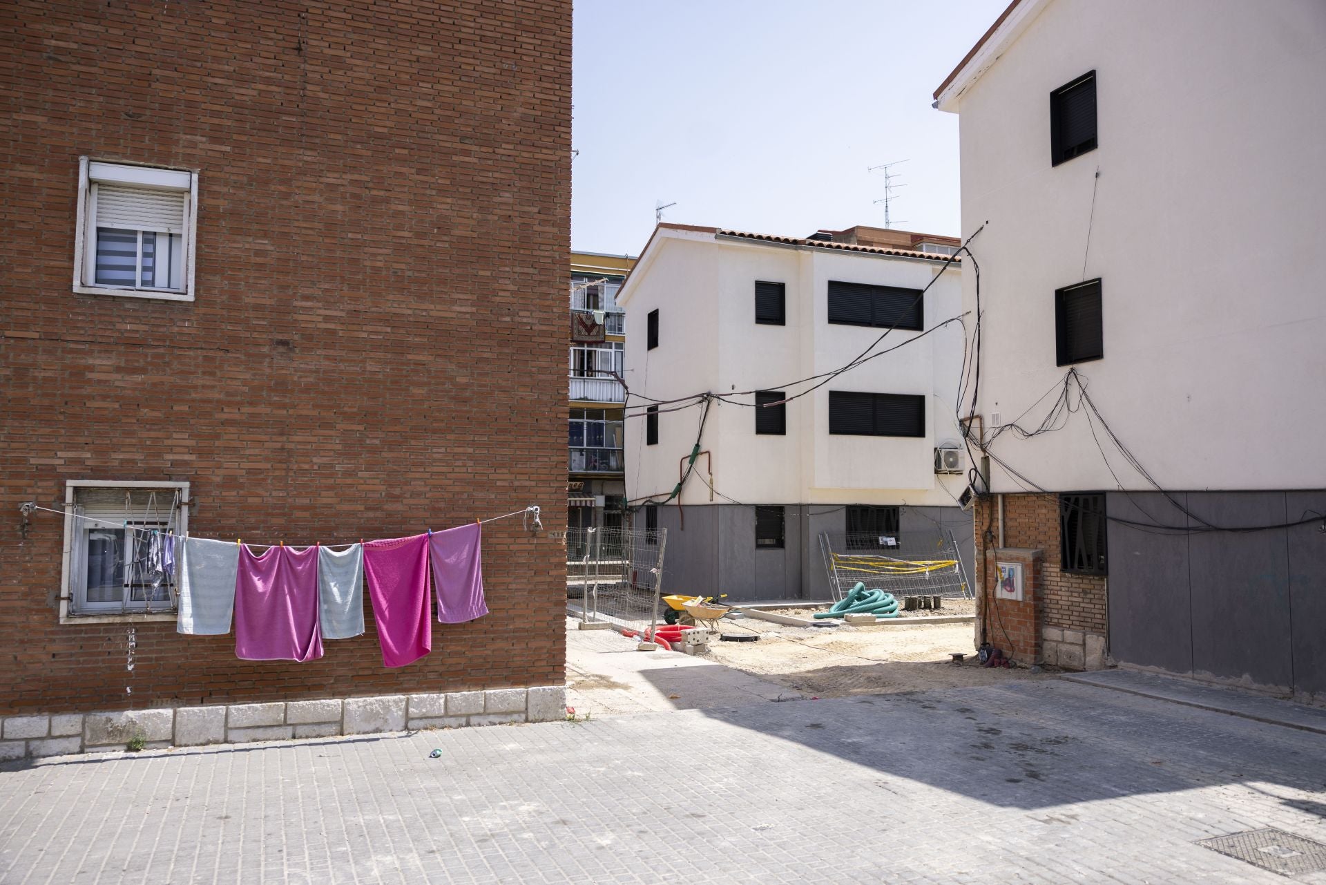 Comienzo de las obras de rehabilitación de las viviendas del barrio.