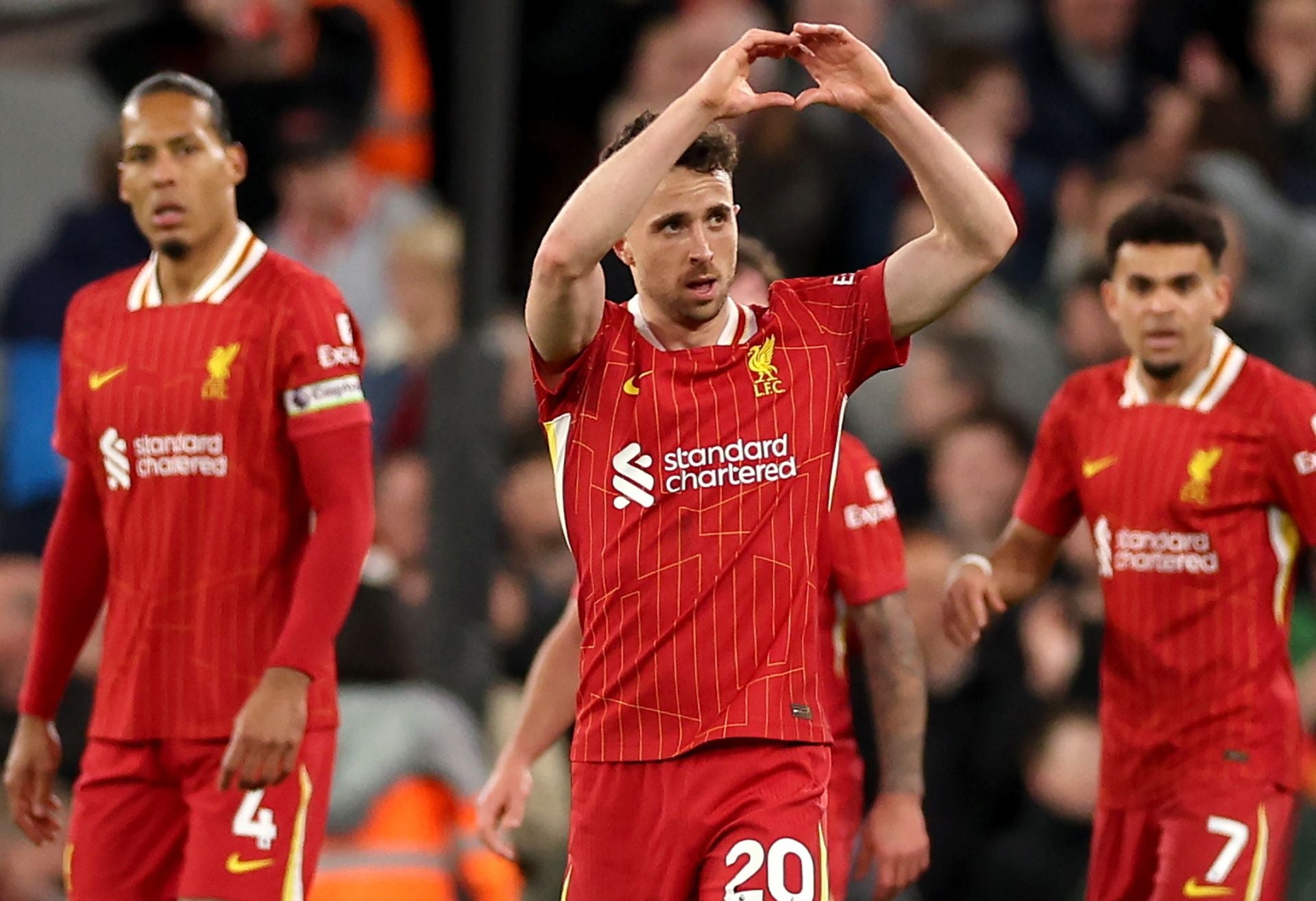 Diogo Jota celebra un gol frente al Everton.