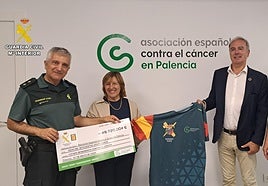 Entrega de la ayuda recaudada por la Diputación.