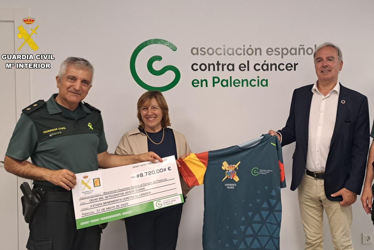 Entrega de la ayuda recaudada por la Diputación.