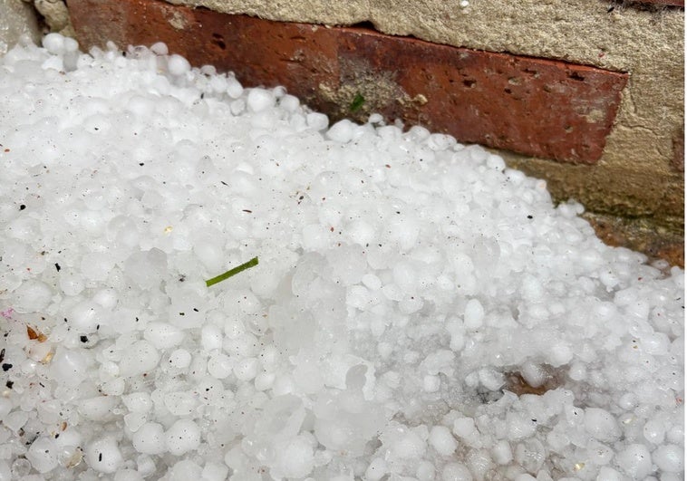 El granizo llegó a tener un centímetro de grosor