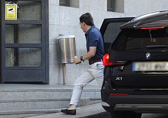 Almeida se dirige al centro médico.