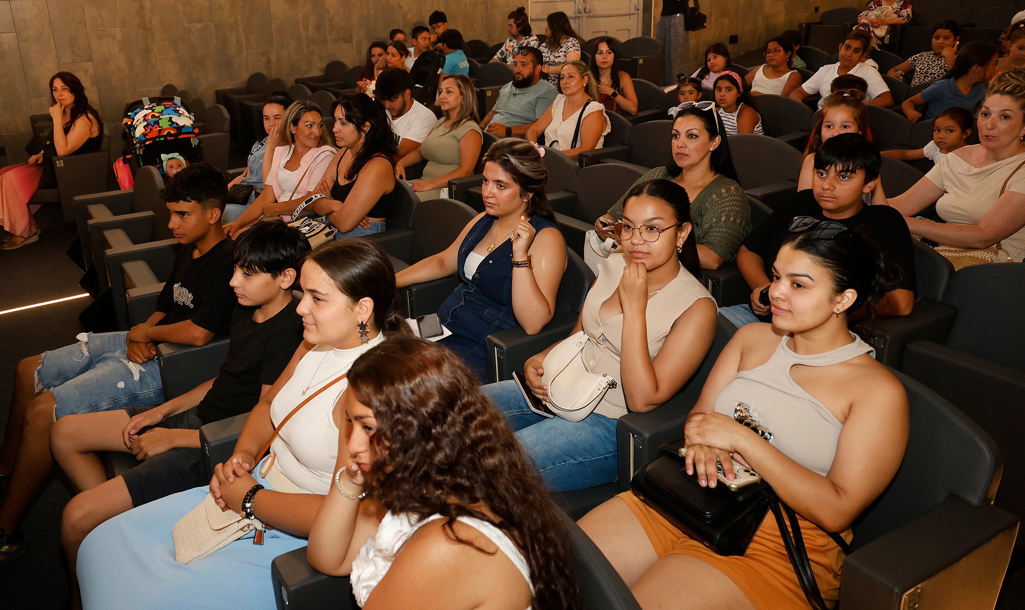 Los estudiantes gitanos celebran sus logros académicos en el Centro Cultural Provincial