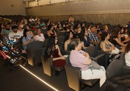 Público asistente este jueves a la jornada del XIII Encuentro de Estudiantes Gitanos en el Centro Cultural.
