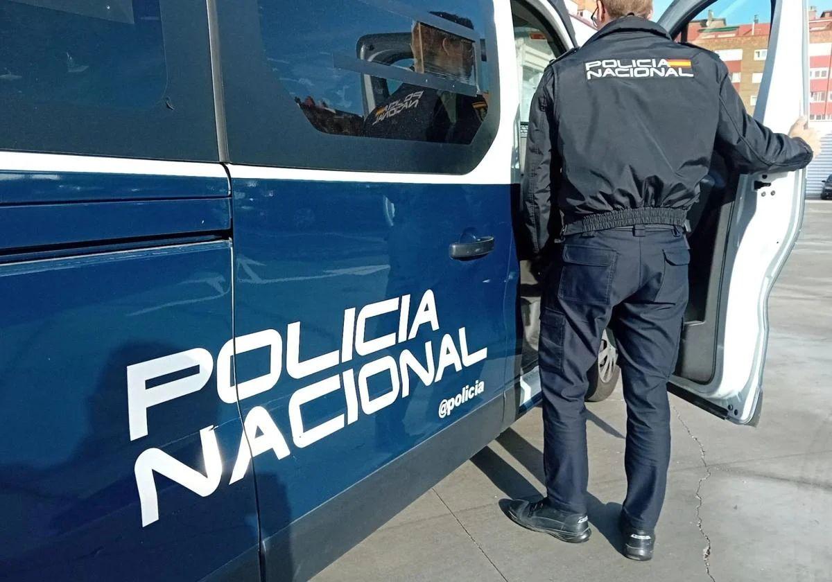 Una madre amenaza a un vecino por afear a su hija que usara el portal para «actos impropios»