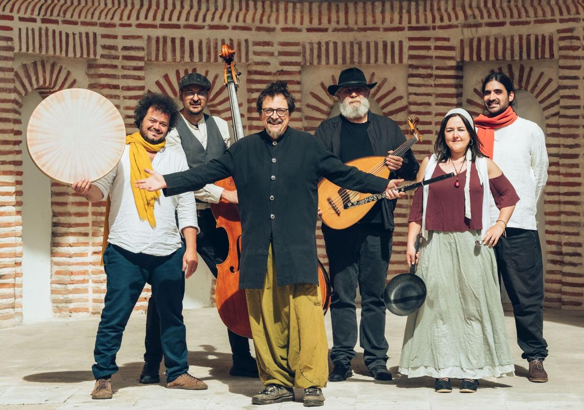 Carlos Soto y los músicos de 'Barrio Mudéjar'.