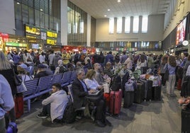 Imagen del colapso sufrido en la estación de Sevilla el pasado mes de mayo.