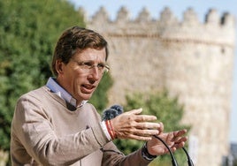 José Luis Martínez-Almeida en un acto de precampaña en Ávila.