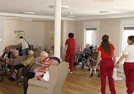 Usuarios de las nuevas unidades de convivencia de la residencia La Fuencisla.