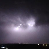 Un rayo ilumina Valladolid en una imagen de archivo.