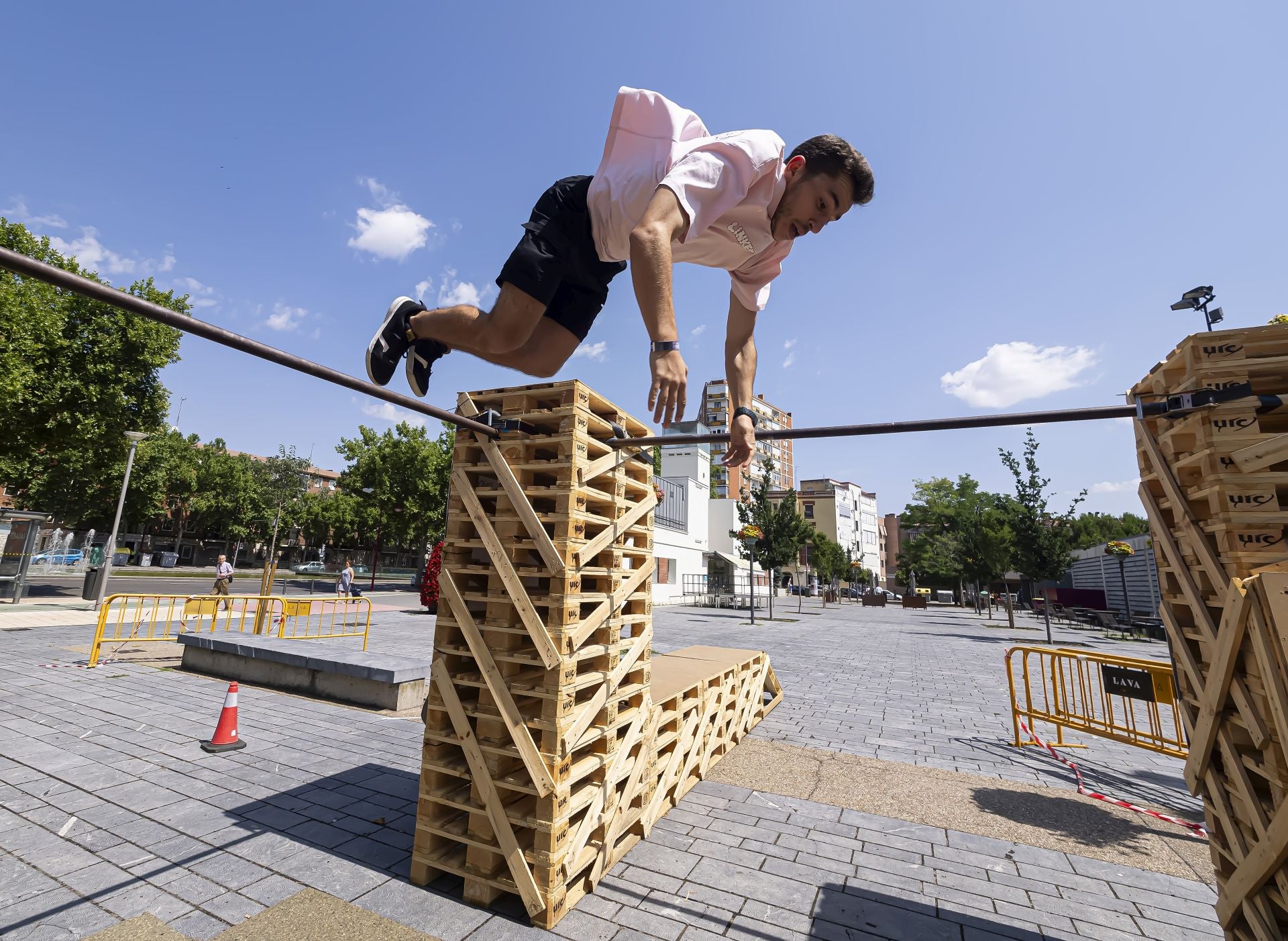 Las acrobacias de parkour impresionan en el LAVA