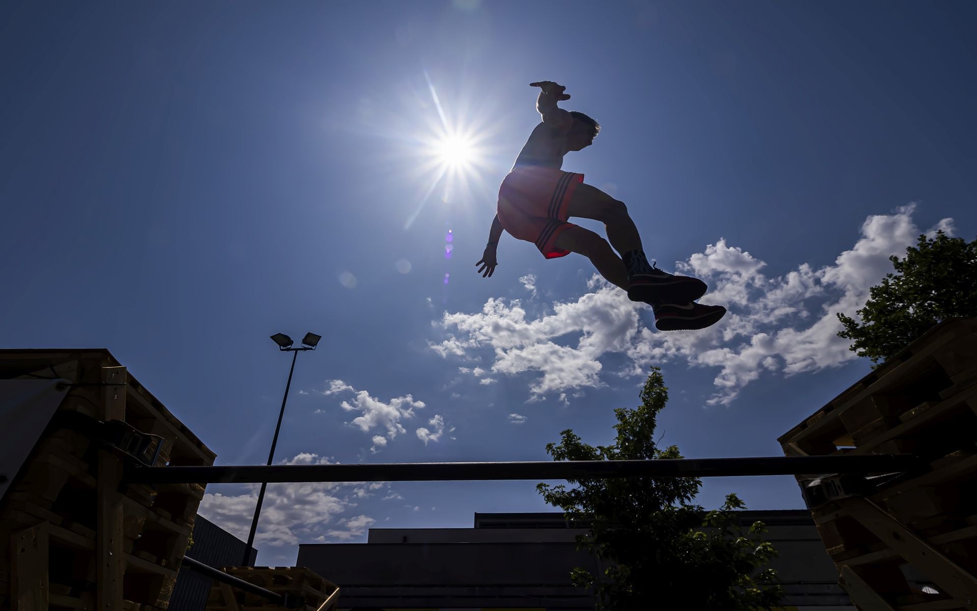 Las acrobacias de parkour impresionan en el LAVA