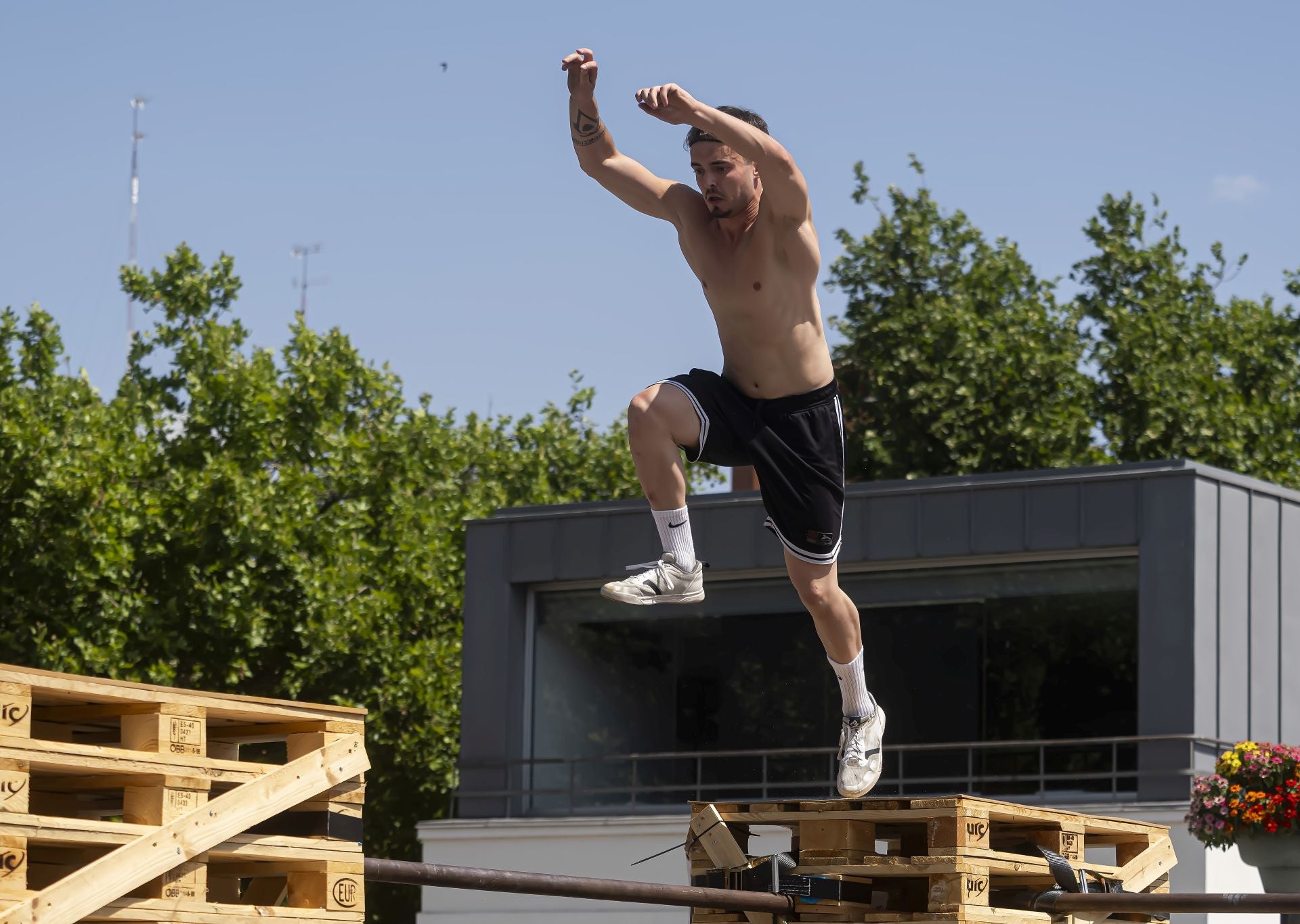 Las acrobacias de parkour impresionan en el LAVA
