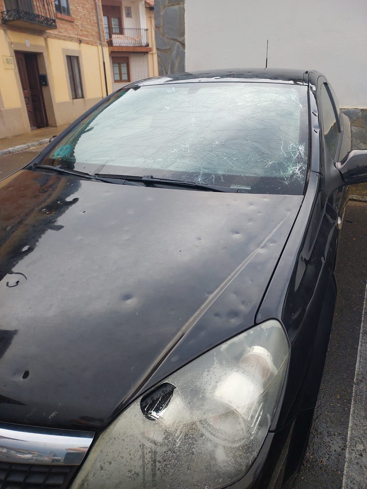 Una granizada rompe más de una decena de lunas de vehículos en Osorno