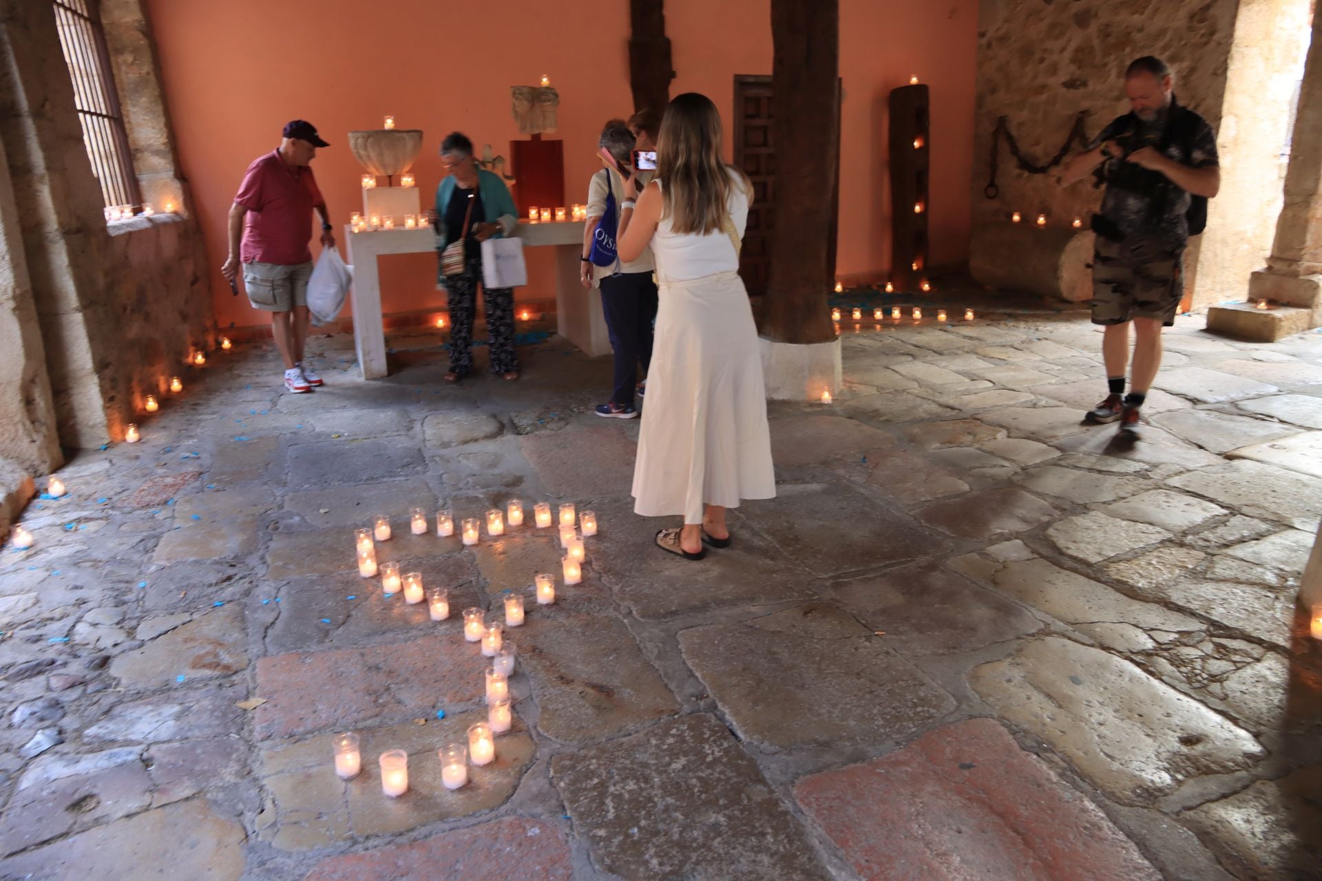 La noche de las velas en Pedraza, en imágenes