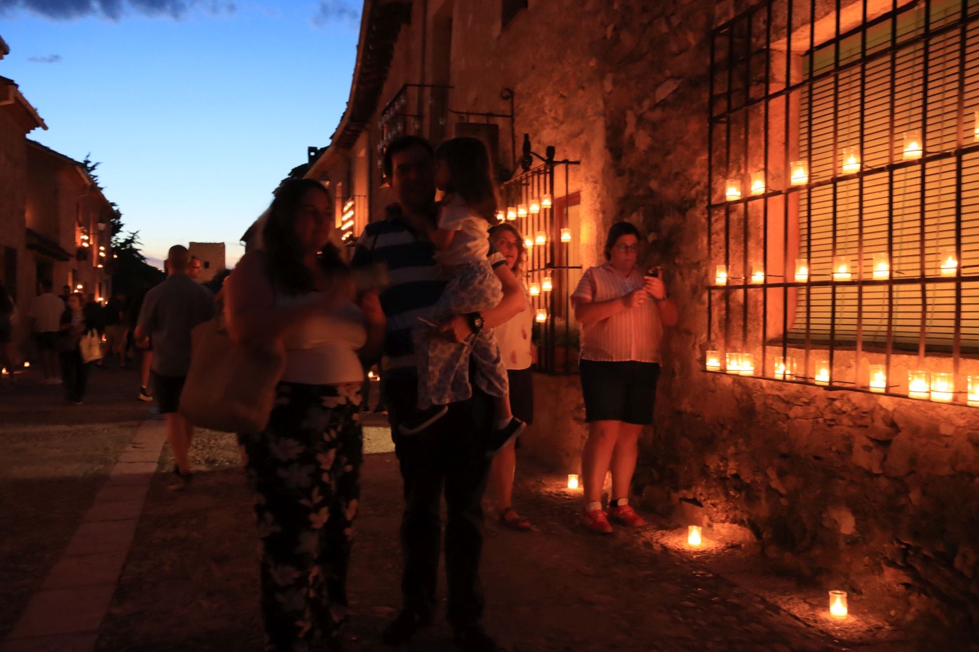 La noche de las velas en Pedraza, en imágenes