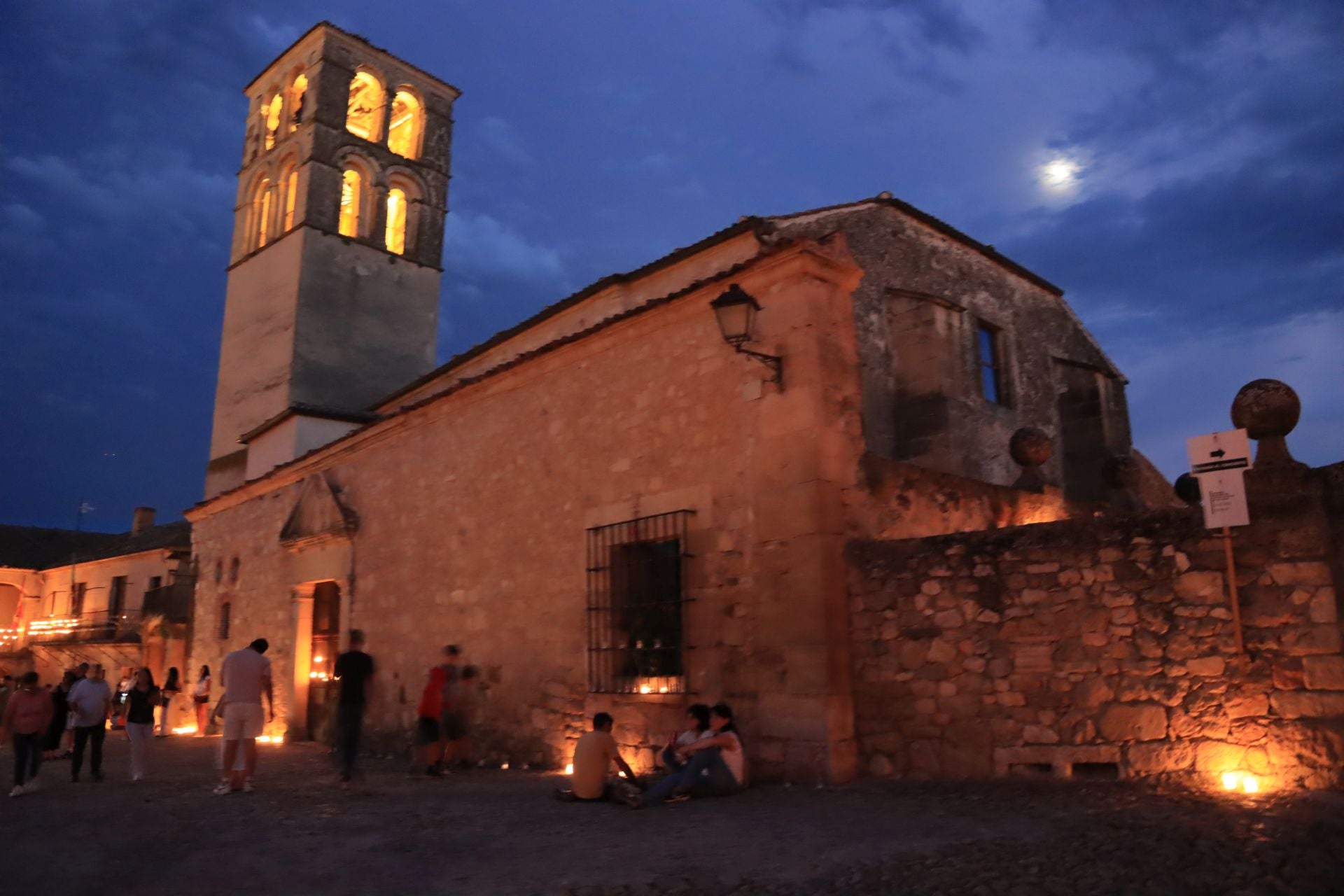 La noche de las velas en Pedraza, en imágenes