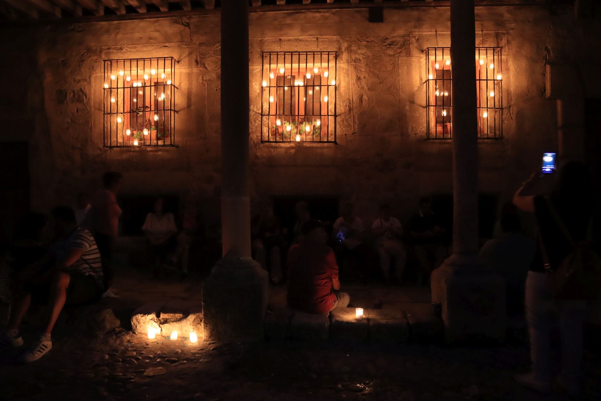 La noche de las velas en Pedraza, en imágenes