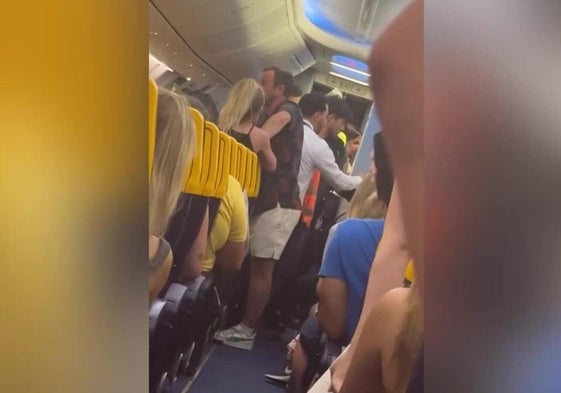Captura de pantalla de uno de los vídeos grabados por los pasajeros afectados.