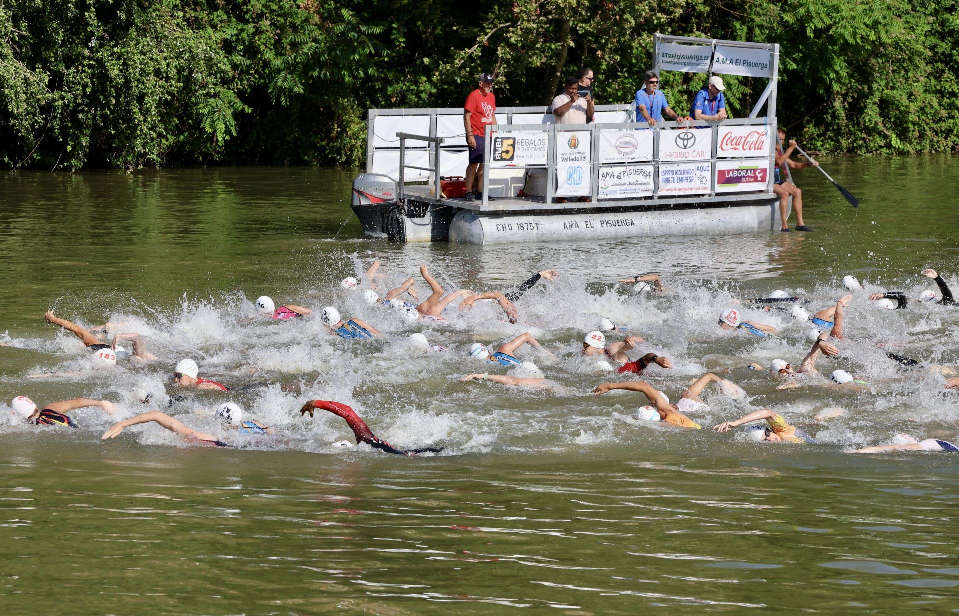 Doscientos atletas prueban su resistencia en la XXVII edición del Triatlón Ciudad de Valladolid