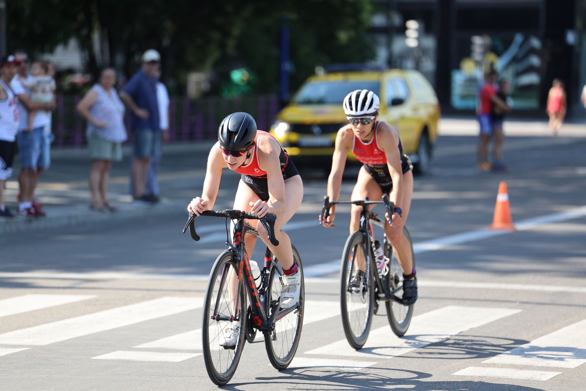 Doscientos atletas prueban su resistencia en la XXVII edición del Triatlón Ciudad de Valladolid