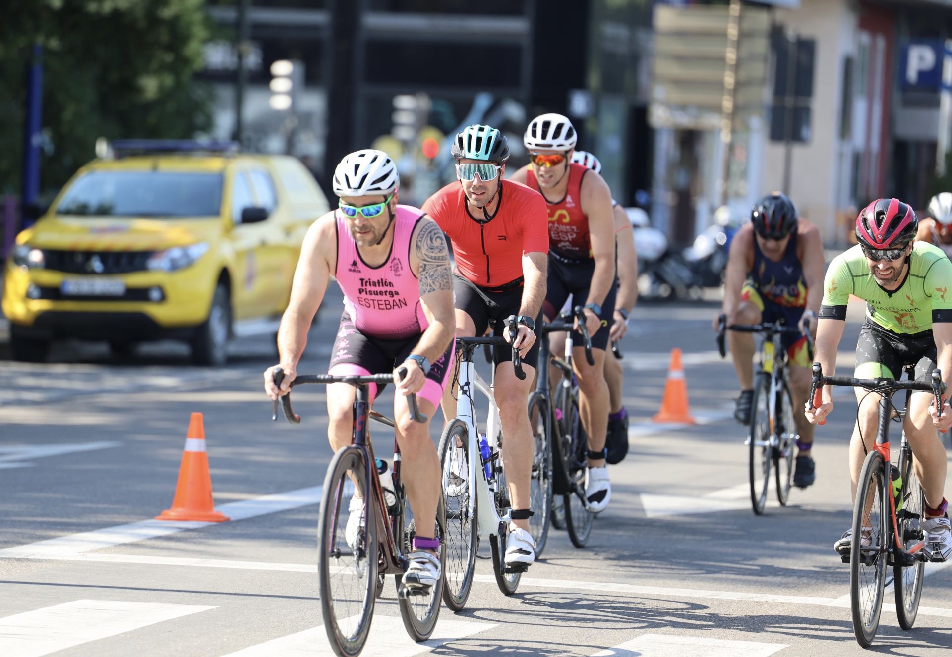 Doscientos atletas prueban su resistencia en la XXVII edición del Triatlón Ciudad de Valladolid