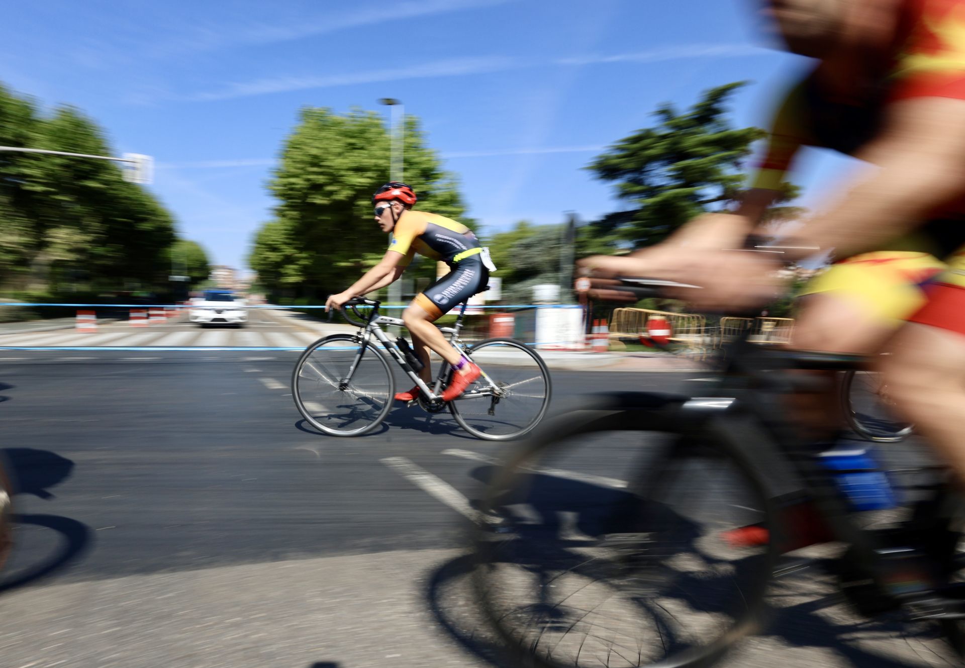 Doscientos atletas prueban su resistencia en la XXVII edición del Triatlón Ciudad de Valladolid