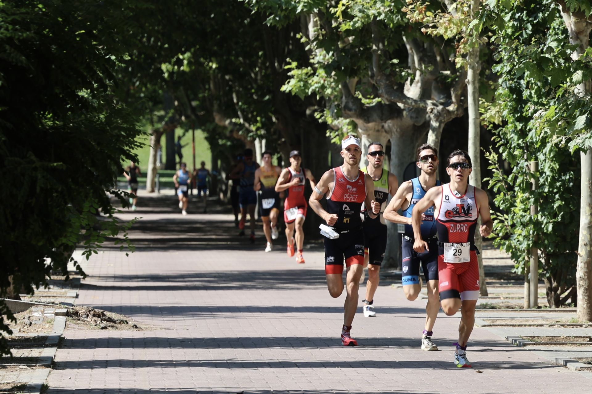 Doscientos atletas prueban su resistencia en la XXVII edición del Triatlón Ciudad de Valladolid