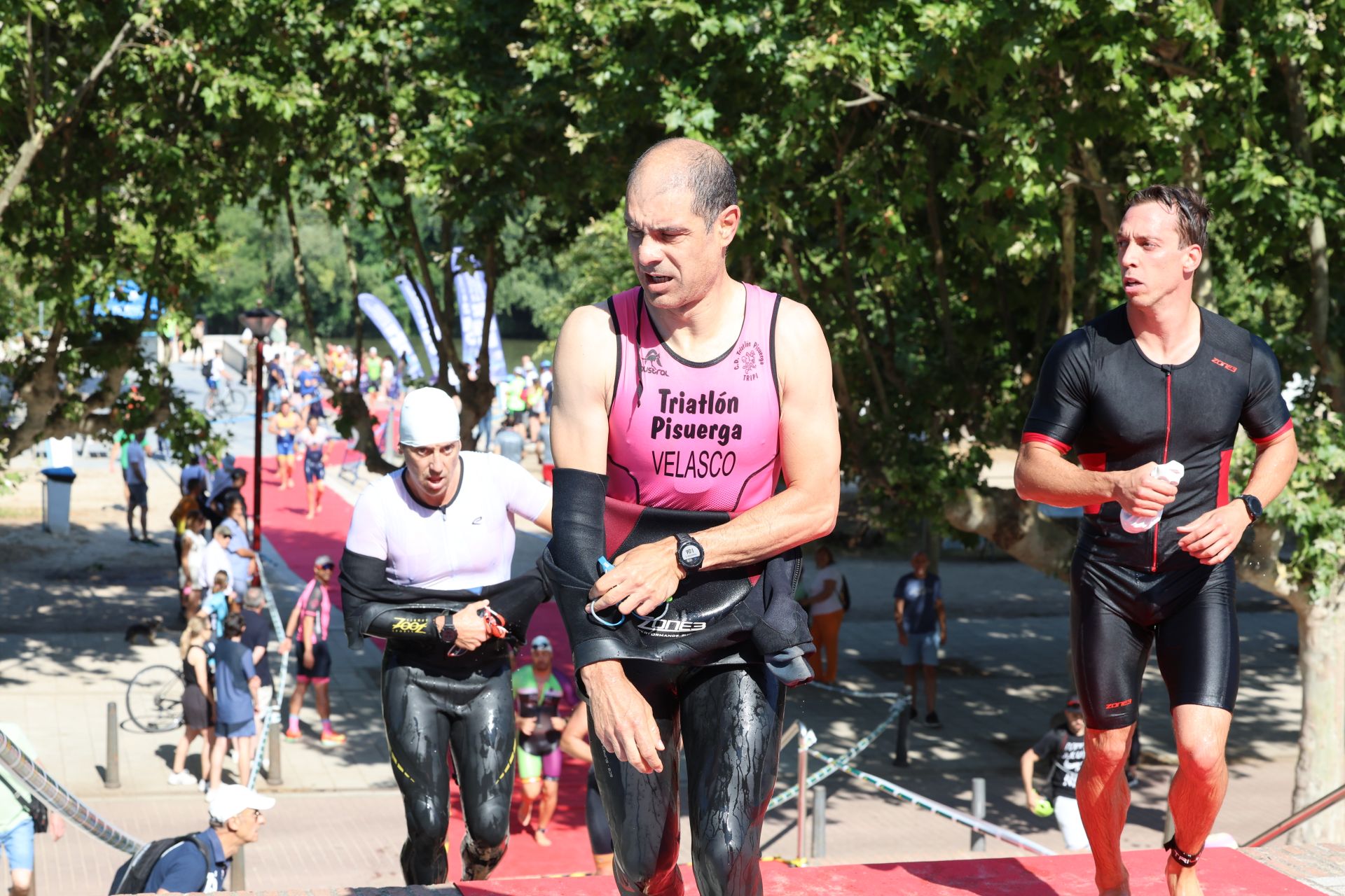 Doscientos atletas prueban su resistencia en la XXVII edición del Triatlón Ciudad de Valladolid