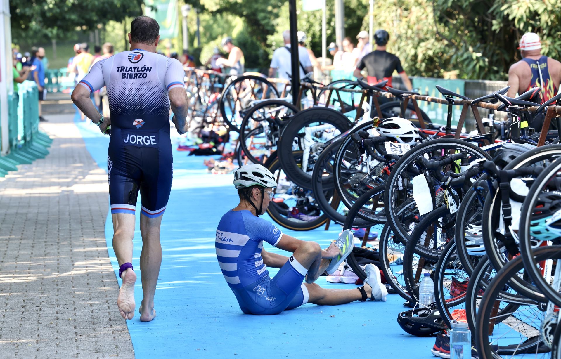 Doscientos atletas prueban su resistencia en la XXVII edición del Triatlón Ciudad de Valladolid