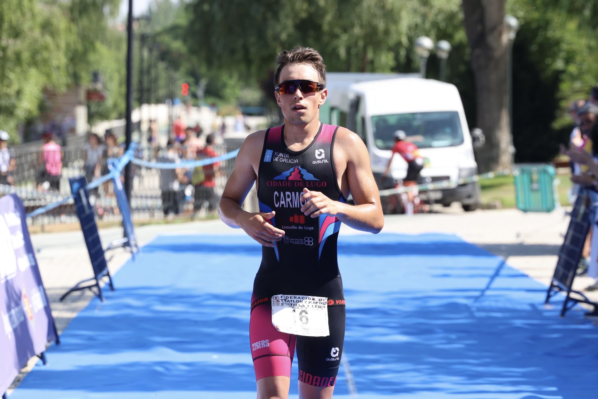 Doscientos atletas prueban su resistencia en la XXVII edición del Triatlón Ciudad de Valladolid