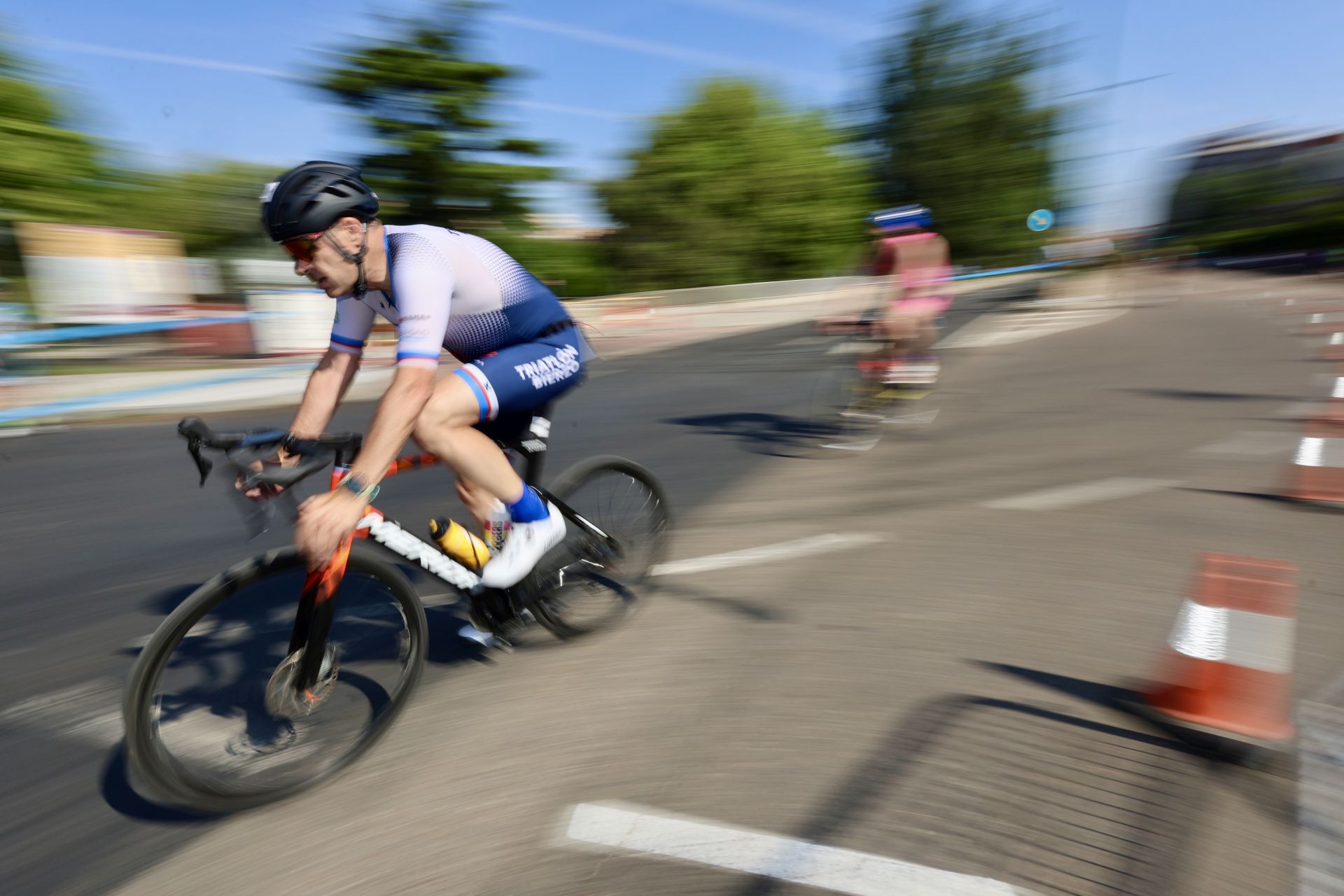 Doscientos atletas prueban su resistencia en la XXVII edición del Triatlón Ciudad de Valladolid