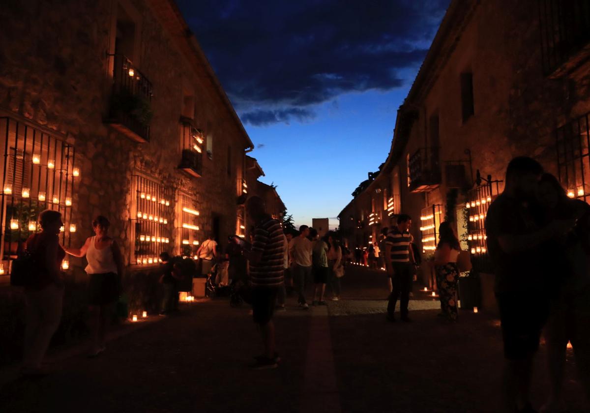 La noche de las velas en Pedraza, en imágenes
