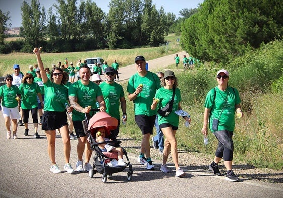 Participantes en la novena marcha contra el cáncer de Rioseco y la comarca
