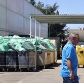 Basura acumulada en el exterior del Hospital Río Carrión.