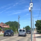 Una de las cámaras de tráfico instaladas en la avenida de Valladolid de Tudela de Duero.