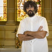 Chema Esbec Martín, en el vestíbulo del Ayuntamiento de Valladolid.