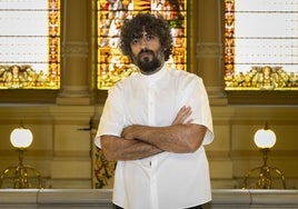 Chema Esbec Martín, en el vestíbulo del Ayuntamiento de Valladolid.