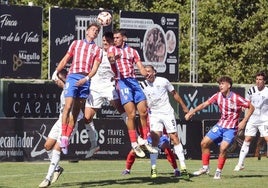Partido de la pasada pretemporada de la Segoviana contra el filial del Atlético de Madrid.