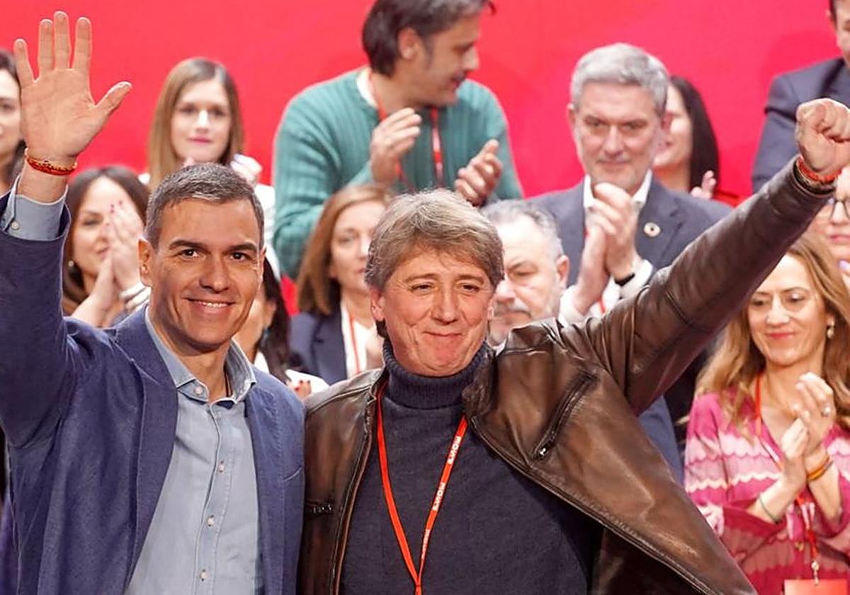 Pedro Sánchez con Carlos Martínez.
