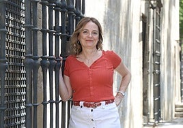 Berta Cano posa en el Palacio de Santa Cruz, sede del Rectorado de la Universidad de Valladolid.
