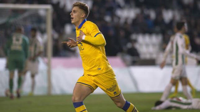 Alejo celebra un gol con el Alcorcón.