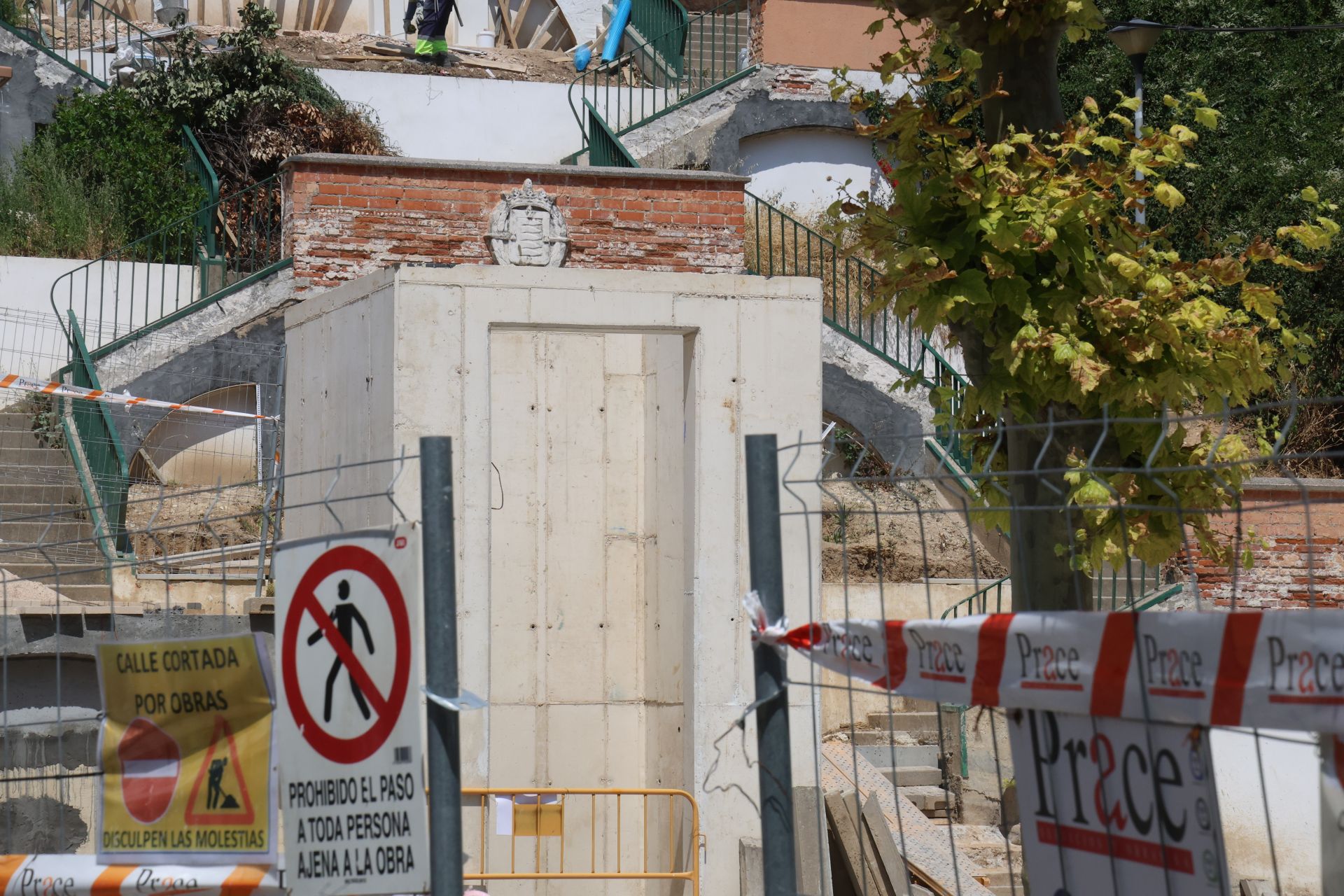 Imágenes de las obras del ascensor de Girón.