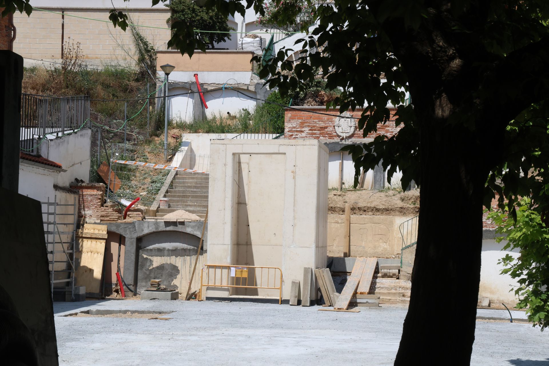 Imágenes de las obras del ascensor de Girón.